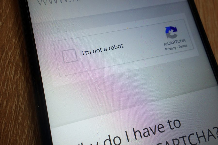 Google și Apple renunță la verificările de securitate tip CAPTCHA 