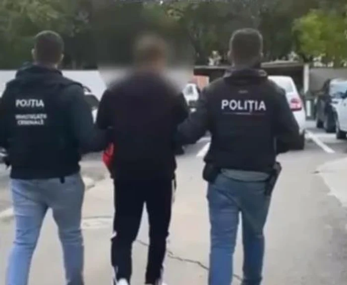 Tânărul a fost reținut de polițiști FOTO: Captură video