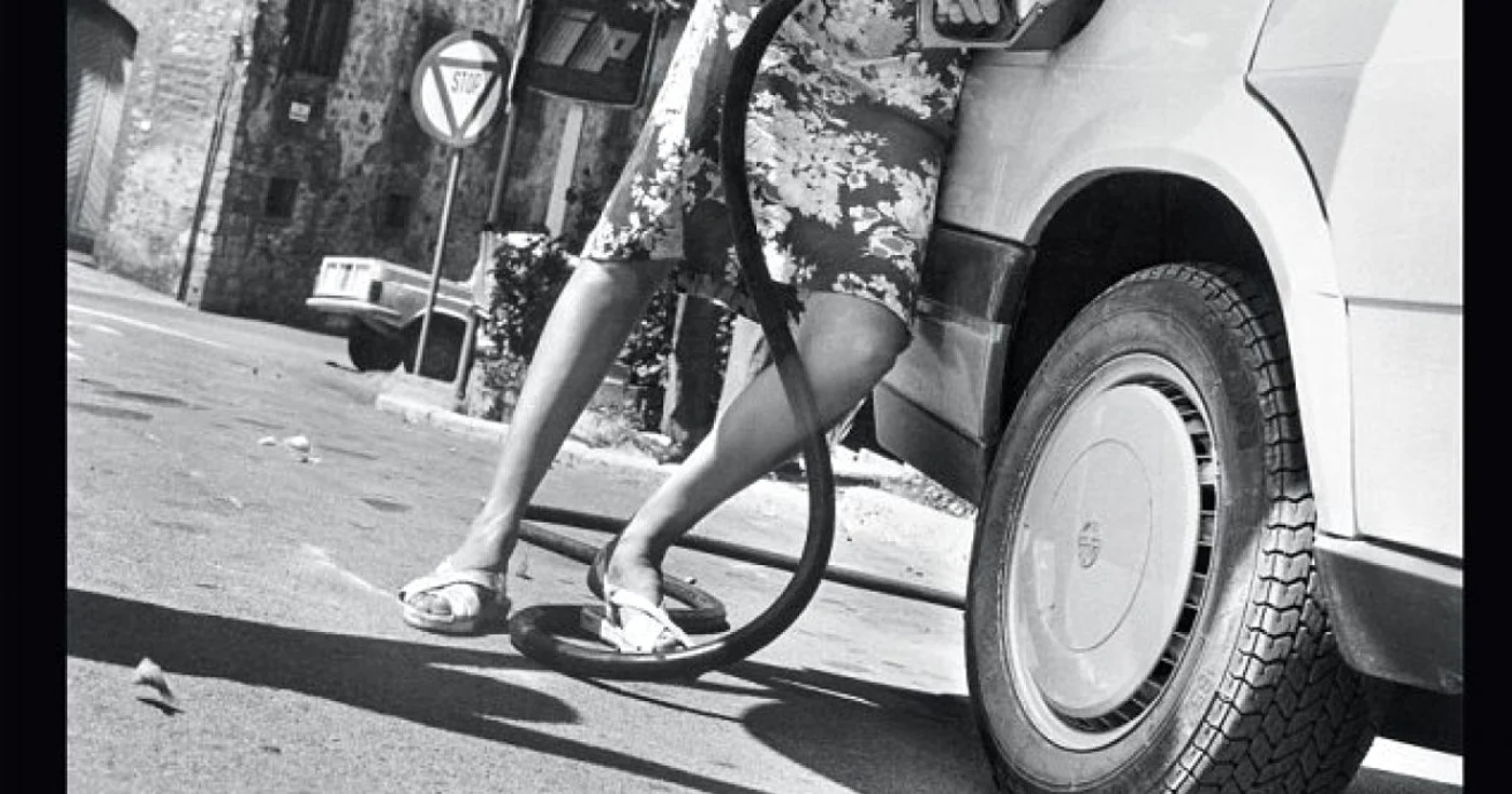Una dintre cele 12 imagini care alcătuiesc ediţia cu numărul 50 a calendarului Pirelli FOTOGRAFII: Pirelli