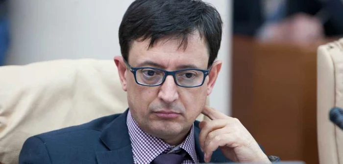 Octavian Armaşu a fost întrebat despre combaterea achitării salariilor „în plic” FOTO: Alexandru Tarlev