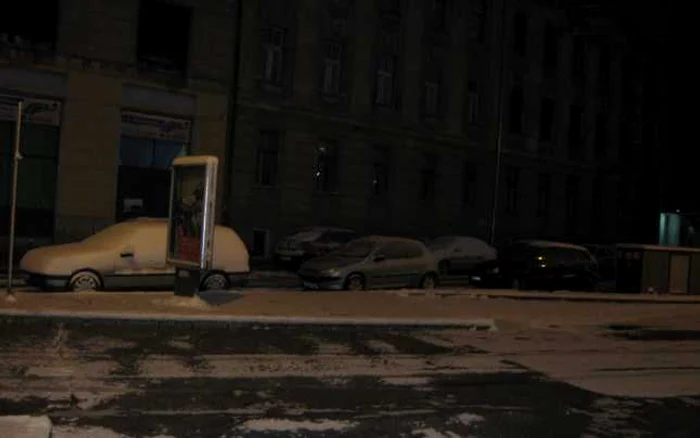 Traficul pe străzile din Timişoara a fost îngreunat în această dimineaţă din cauza poleiului 