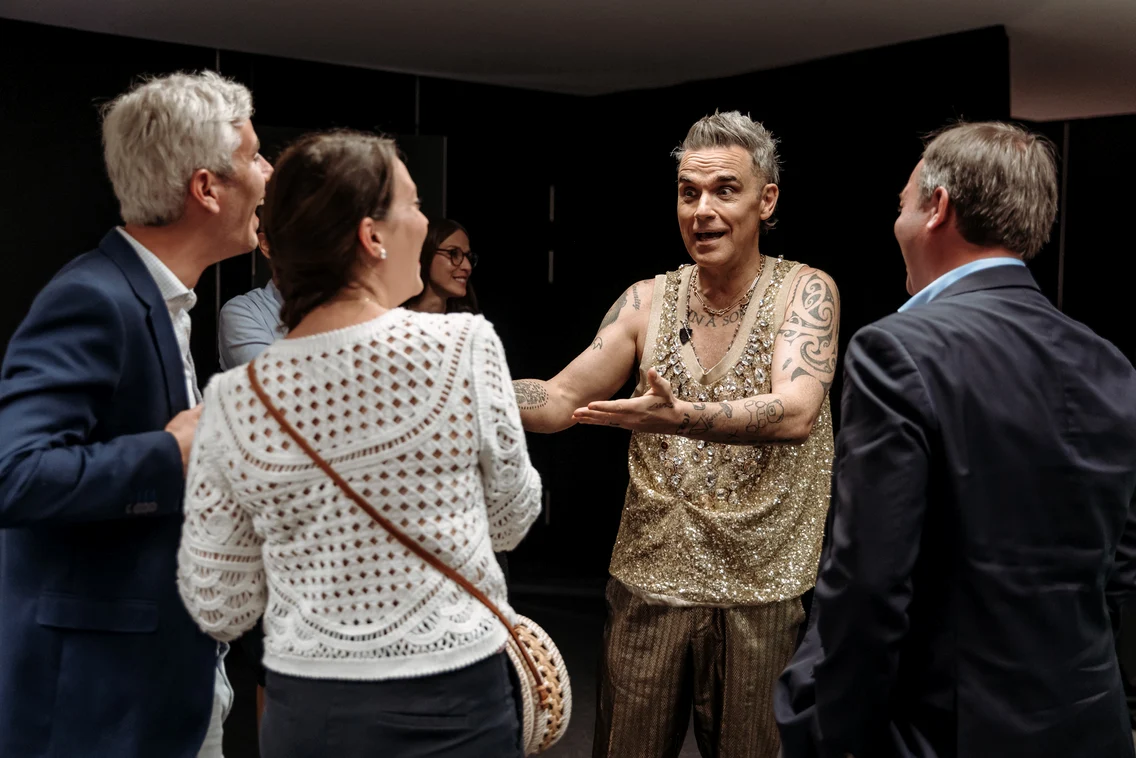 Robbie Williams, la întâlnirea cu reprezentanții din Marea Curte Ducală din Luxemburg