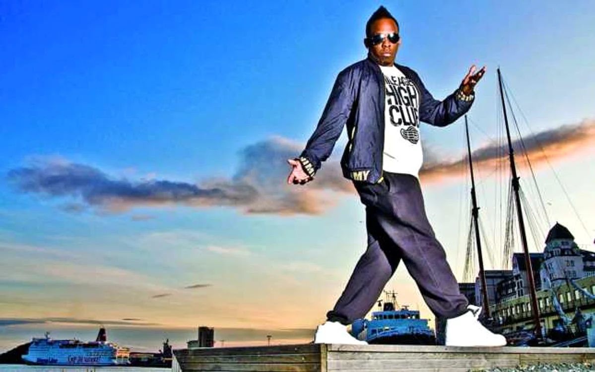 Buddha Stretch este primul coregraf de hip-hop din lume. În perioada 12-14 februarie, va preda în România