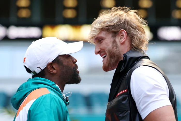 Floyd Mayweather și Logan Paul s-au înfruntat la evenimentul de prezentare a meciului din iunieFoto: Guliver / GettyImages