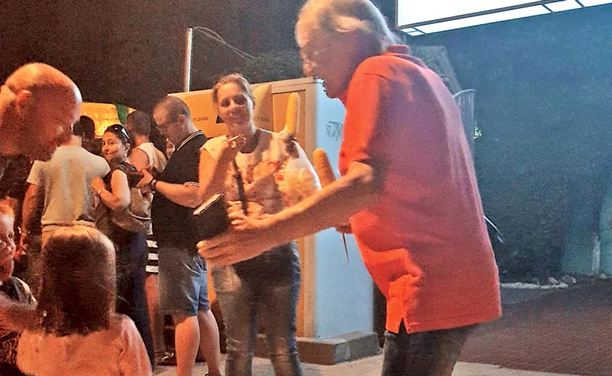 
    Mihai Constantinescu are fani de toate vârstele fotografii: Mihai Ionescu  