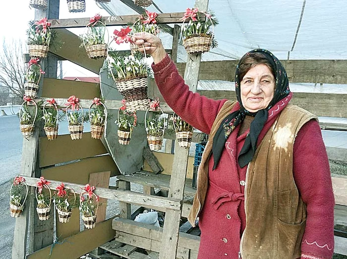 Margareta vinde la Ciolpani ghiocei cu 5 lei