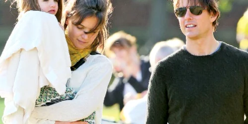 Părinţii celebri şi frumoşi, caTom Cruise şi Katie Holmes, sunt mai predispuşi la a avea fete  