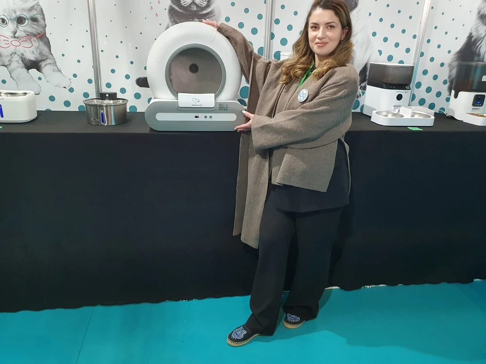La Pet Show a fost adusă și o litieră minune, care se curăță singură