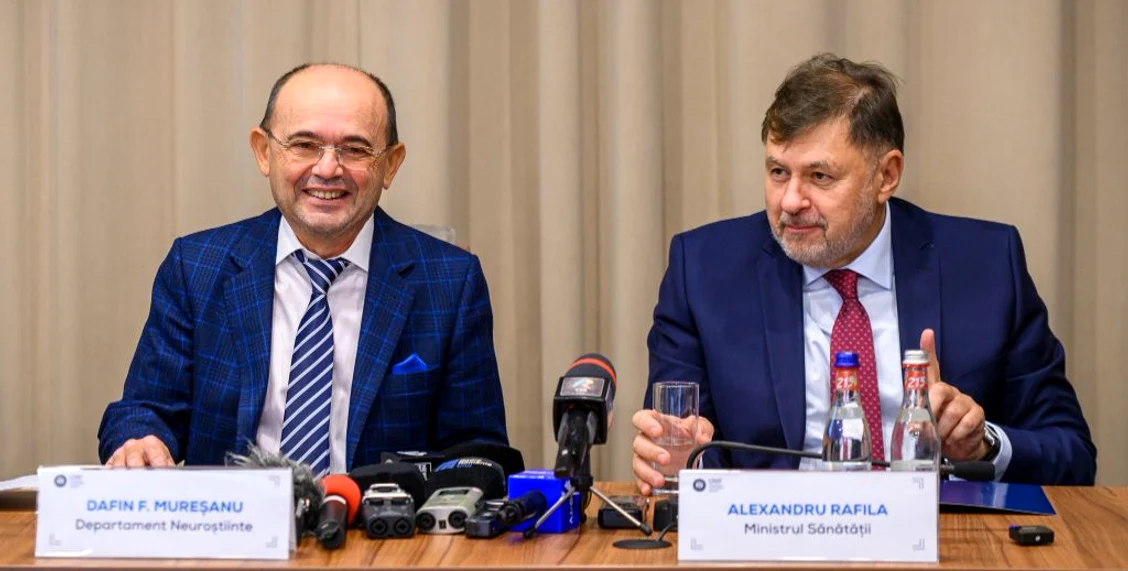 Prof.dr Dafin Mureșanu (stânga) și prof.dr Alexandru Rafila Foto: Ministerul Sănătății