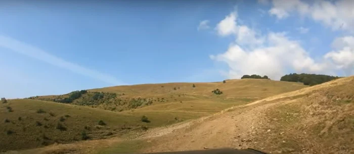 Drumul traversează șapte localități prahovene și oferă peisaje foarte frumoase. Foto: Captură video