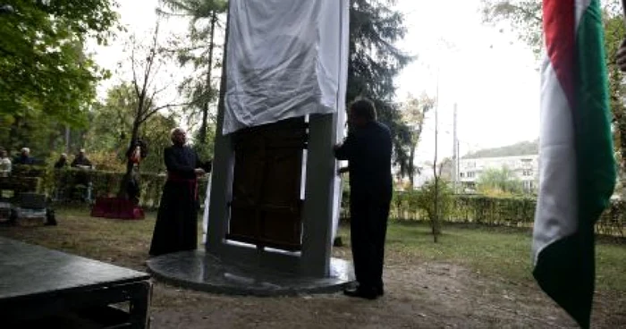 Cluj: Monument al Revoluţiei Maghiare din 1956, dezvelit în Parcul Central din Cluj (GALERIE FOTO)