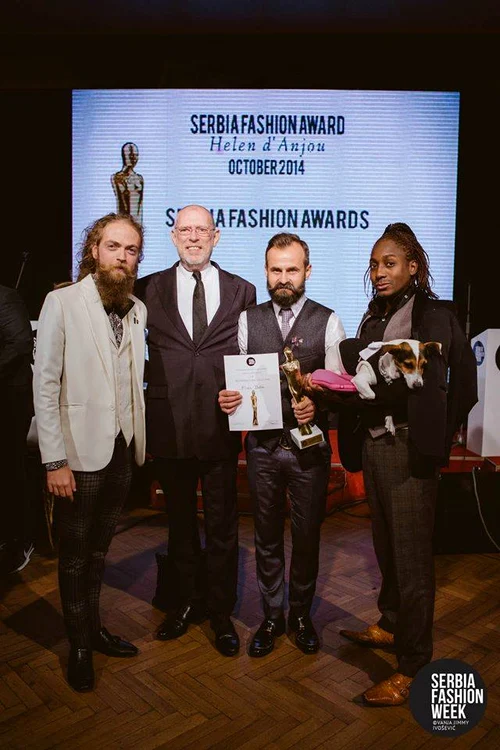 Florin Dobre alături de membrii juriului şi Sava Ionuţ Daniel, PR Manager-ul său