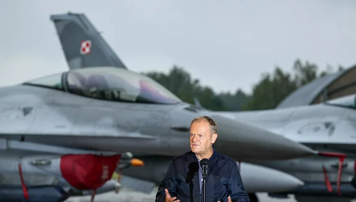 Donald Tusk cu F16 în spate FOTO Profimedia