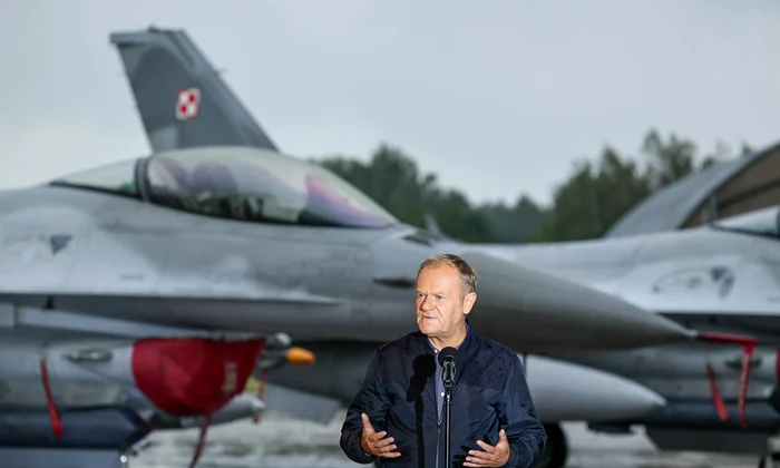 Donald Tusk cu F16 în spate FOTO Profimedia 
