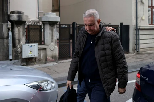 Directorul ARR, Cristian Anton, este escortat catre sediul DNA FOTO: Inquam Photos / Octav Ganea
