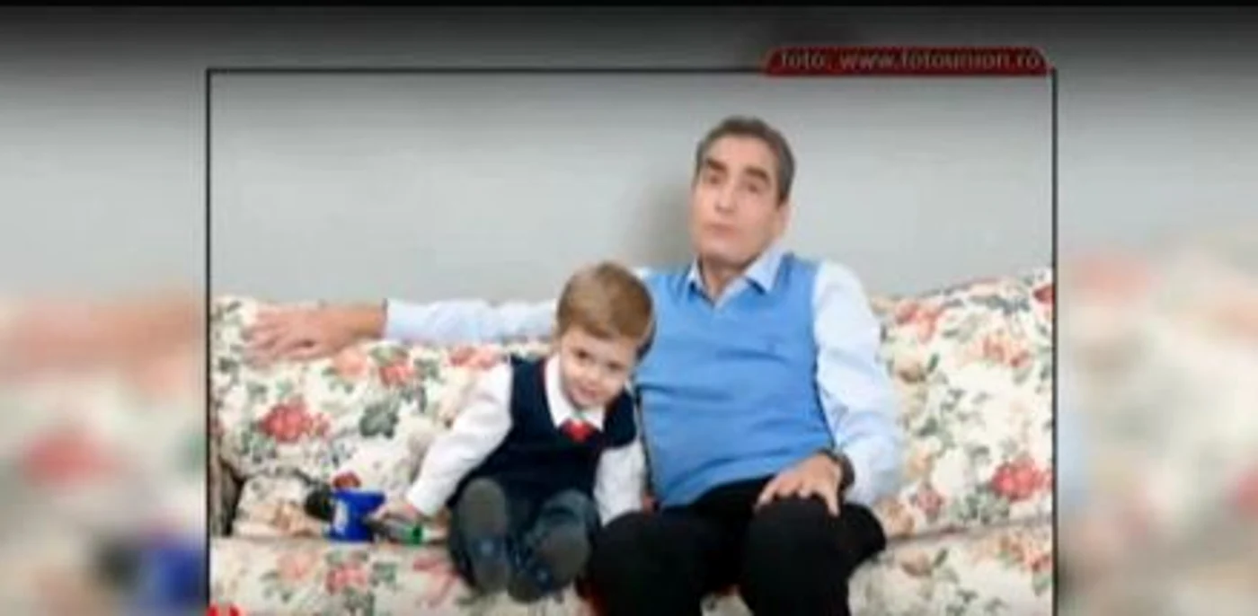
    Petre Roman, alături de fiul lui (Foto: captură video Pro TV)  