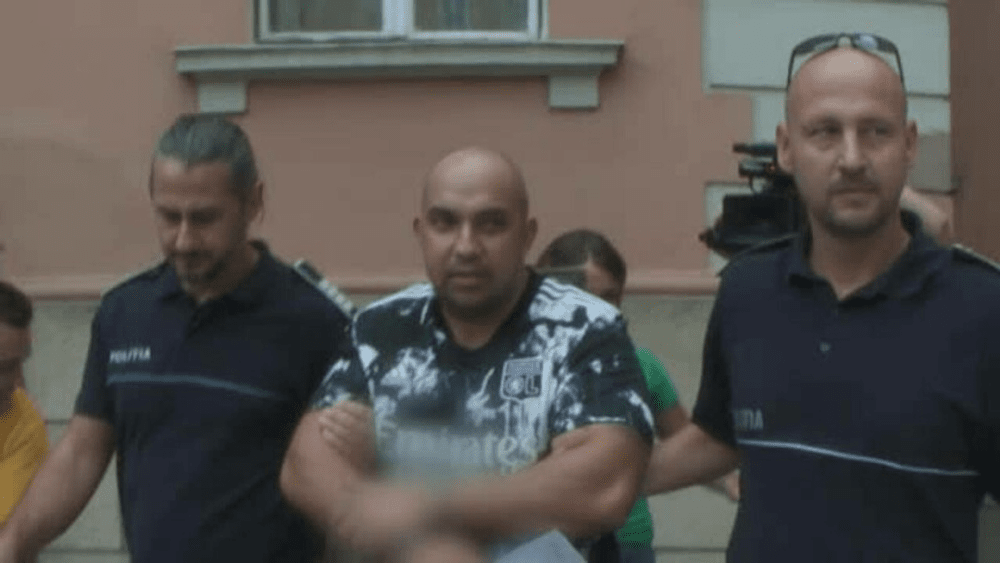 Criminalul care și-a ucis mama și bunica trebuia închis încă din mai. Motivul absurd pentru care se afla în libertate