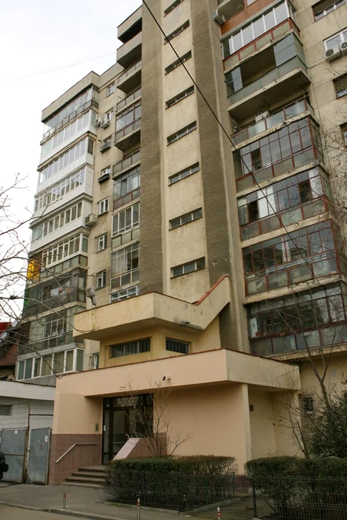 
    Boxa de la subsolul blocului poate fi transformată într-o adevărată cămară dacă ştii cum s-o amenajezi  