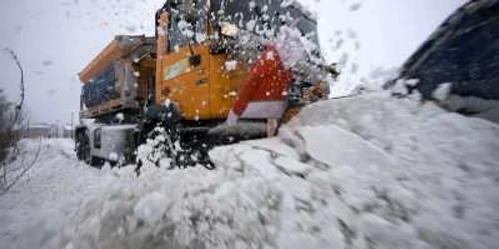 Deszăpezire pe drumurile judeţene FOTO Mega Edil Buzău