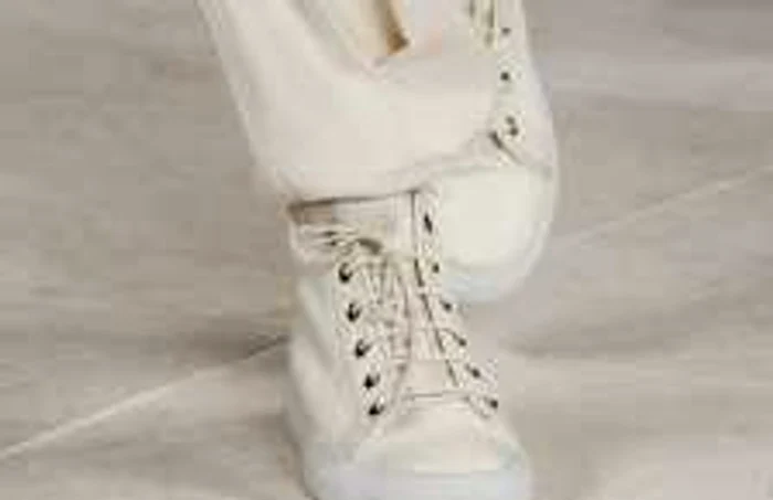 Pantofii recomandaţi la prezentarea casei de modă Ralph Lauren FOTO vogue.co.uk