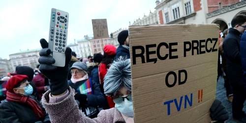 Proteste în Polonia după adoptarea unei legi privind mass-media străină FOTO via News.ro