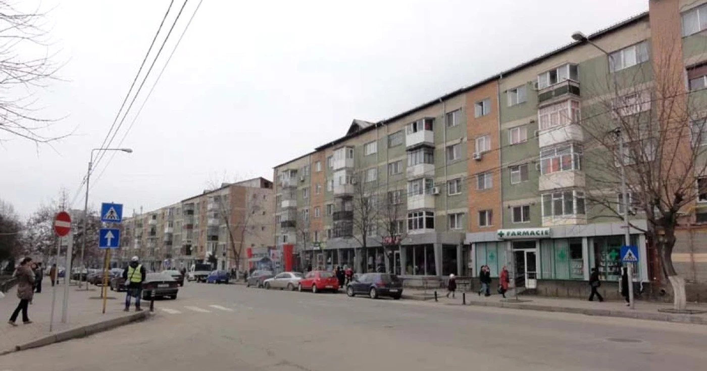 Multe blocuri din municipiul Slatina se prezintp cu scările interioare într-o stare degradată... (Foto: Mugurel Manea)
