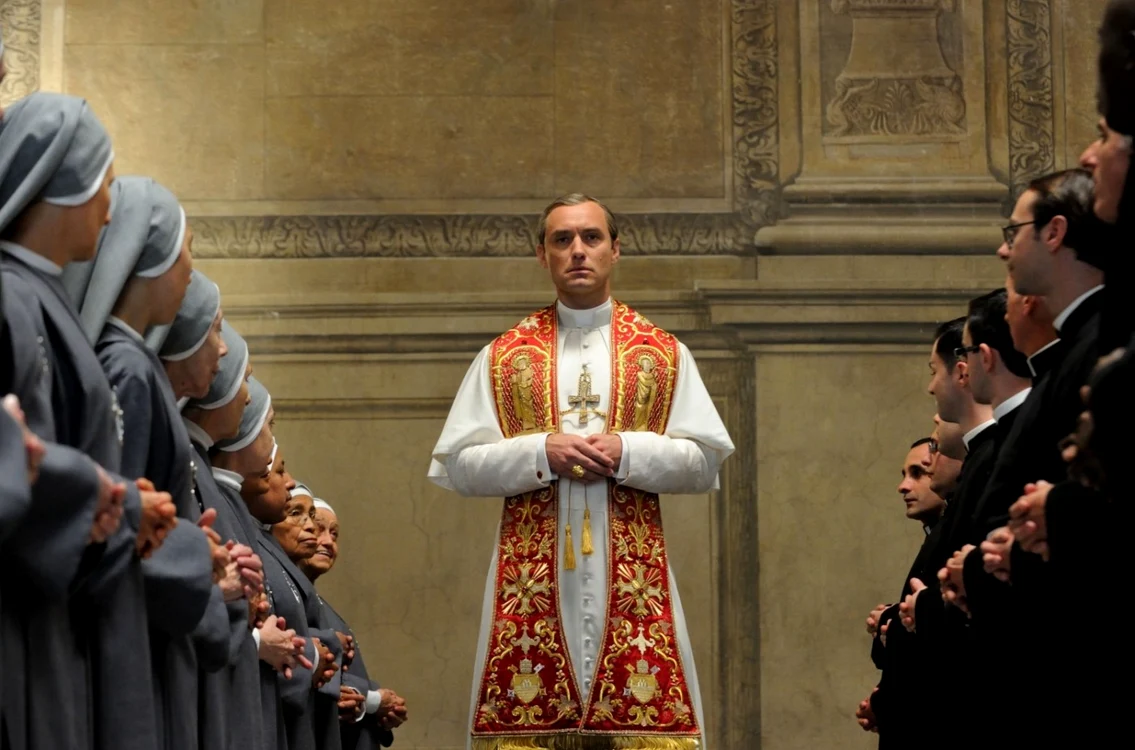 Jude Law, în rolul papei Pius al XIII-lea FOTO HBO