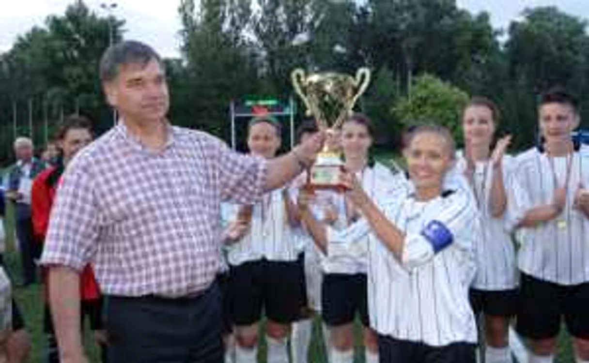 Fetele de la Goleador au primit Cupa Moldovei din mâinile lui Nicolae Cebotari