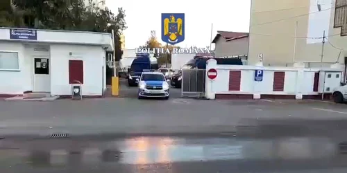 Razie de amploare în Ploiești Video Poliția Română mp4 thumbnail png