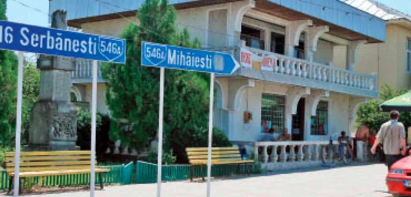 Viaţa la ţară cu crâşma  în şcoală