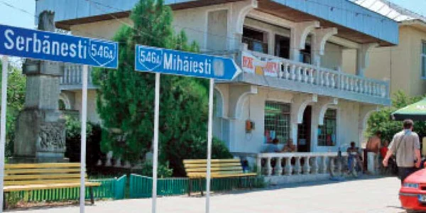 Viaţa la ţară cu crâşma  în şcoală