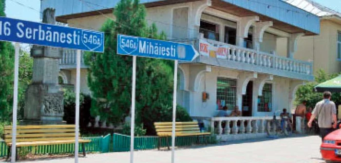 Viaţa la ţară cu crâşma în şcoală