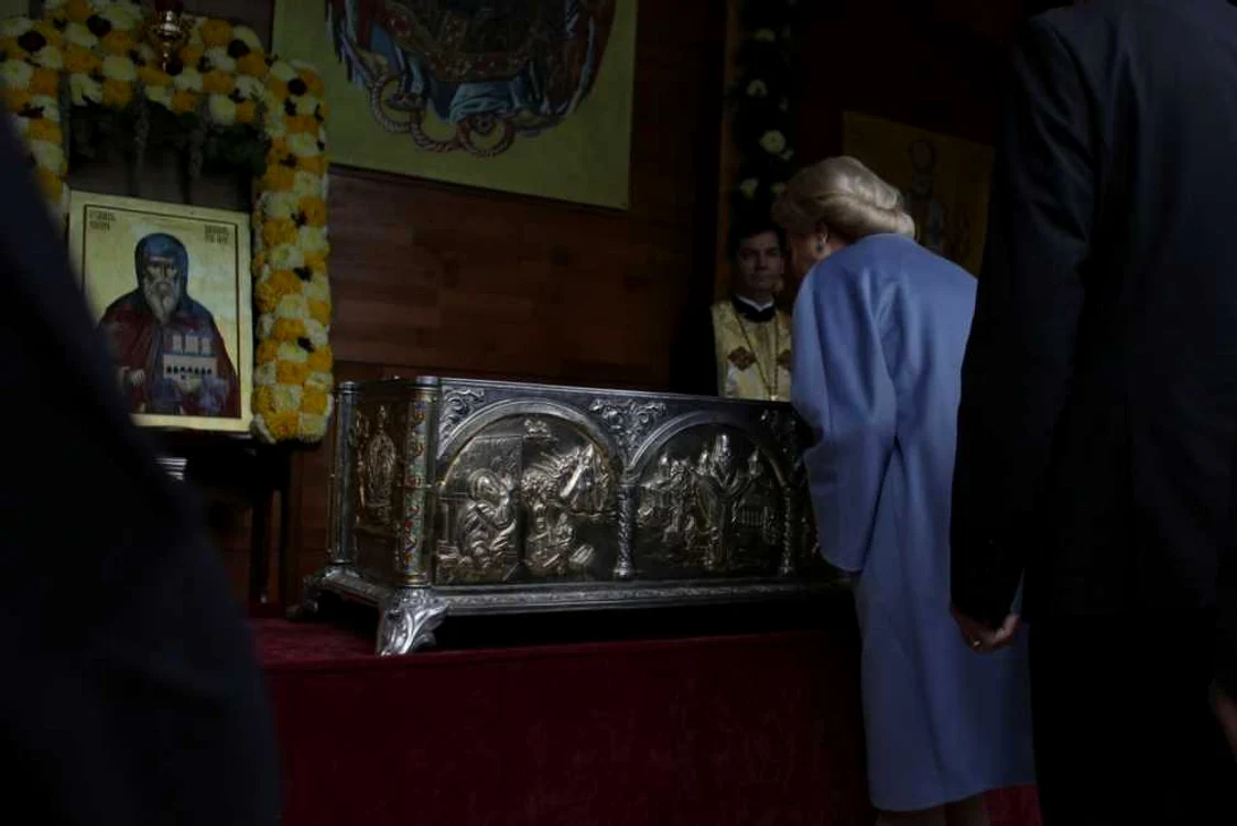 Premierul Viorica Dăncilă sa rugat la moaştele Sfântului Dimitrie cel Nou la Patriarhia Română în Bucureşti România FOTO Inquam Photos Octav Ganea