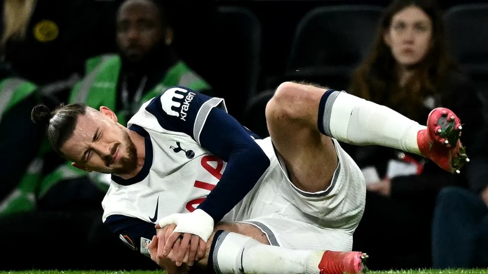 Radu Drăgușin nu s-a impuns în Anglia și își pregătește plecarea de la Tottenham. Ce echipe au pus ochii pe stoperul naționalei