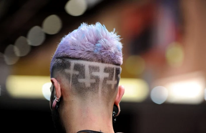 Curentul neo-punk, potrivit pentru bărbaţii care îşi doresc coafuri unice şi îndrăzneţe. FOTO Cristi Pascu