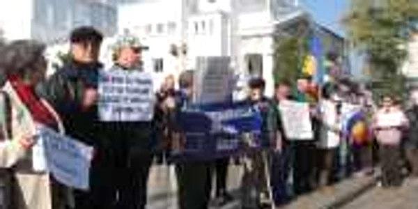 Pensionarii vor picheta în fiecare lună 