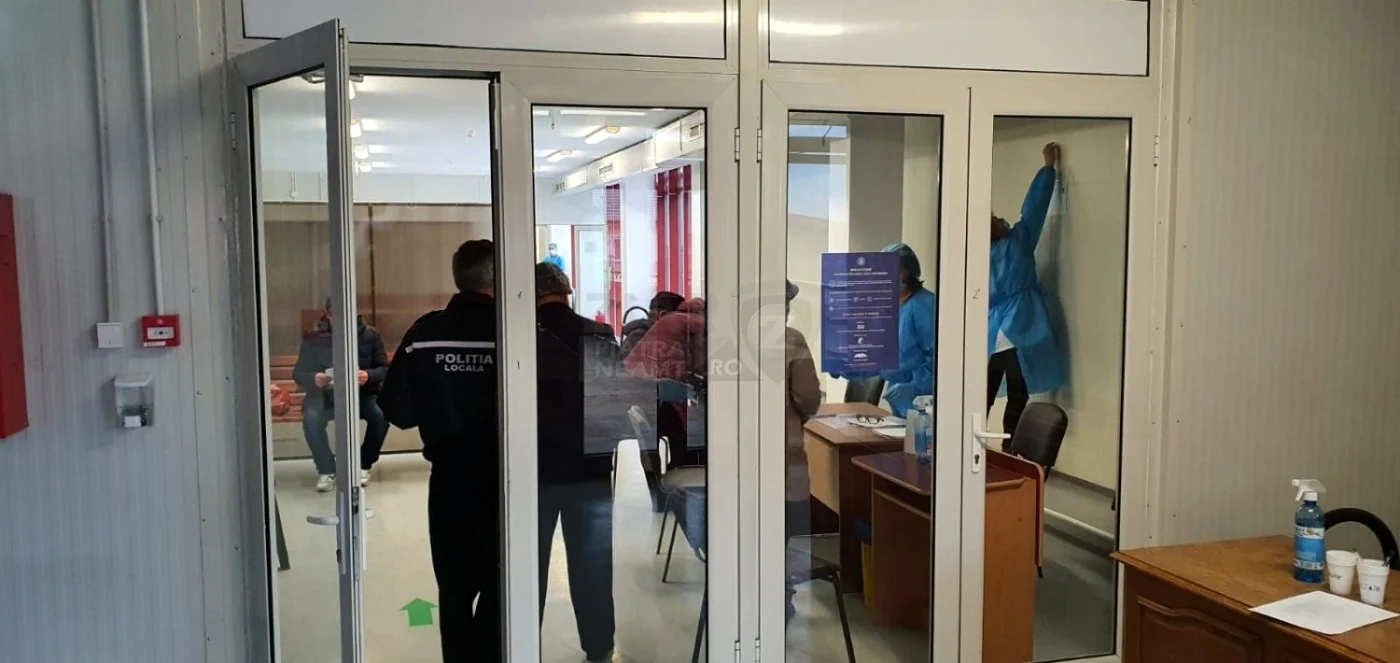 Cel mai mare centru de vaccinare din Piatra Neamţ este la Piaţa Centrală FOTO Ziarpiatraneamt.ro
