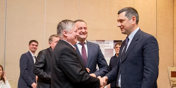 Învingătorul Viorel Bologan a primit felicitări şi din partea legendarului Anatoli Karpov