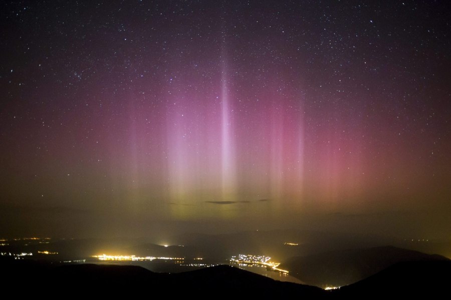 Astronomul Adrian Şonka: Aurora boreală, generată de erupţii solare. A mai putut fi observată în luna aprilie