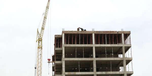 Sectorul construcţiilor de abia a ieşit din criză