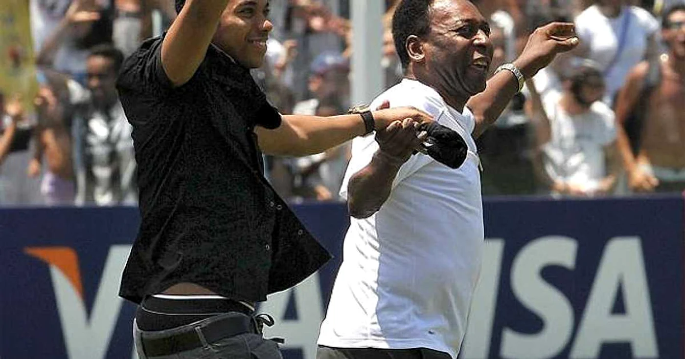 Robinho, alături de Pele