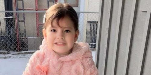 Agenții de imigrare din SUA ICE au reținut o fetiță de doi ani din Minnesota FOTO: X/@allenanalysis