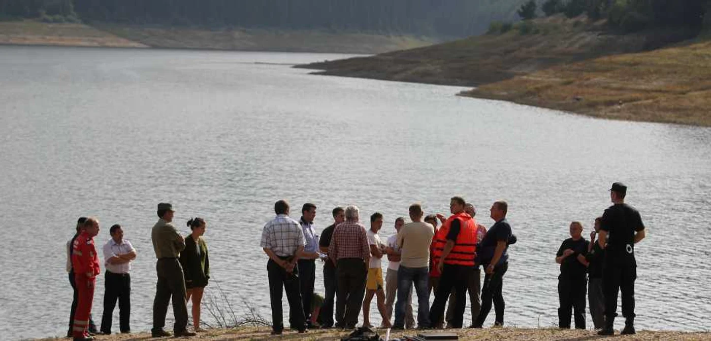 Căutări pe lacul Beliş