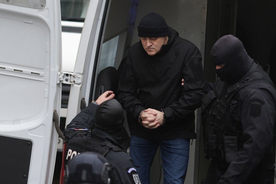 Horațiu Potra, audiat la Curtea de Apel București. Un tânăr a intrat cu mașina în două vehicule parcate în fața instanței