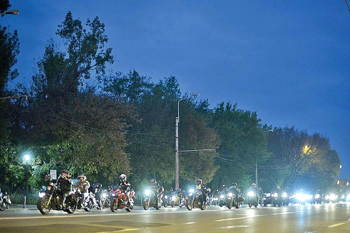 București - Motocicliștii din Capitală i-au adus sâmbătă un ultim omagiu lui Bogdan Gigină. În jur de 300 de persoane au venit să-i aprindă o lumânare la locul accidentului 