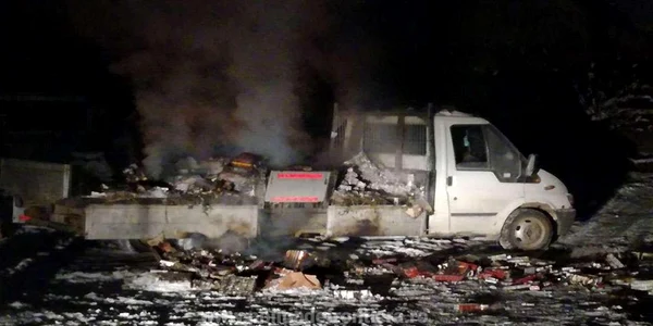 Camionetă incendiată de contrabandist. FOTO Poliţia de Frontieră
