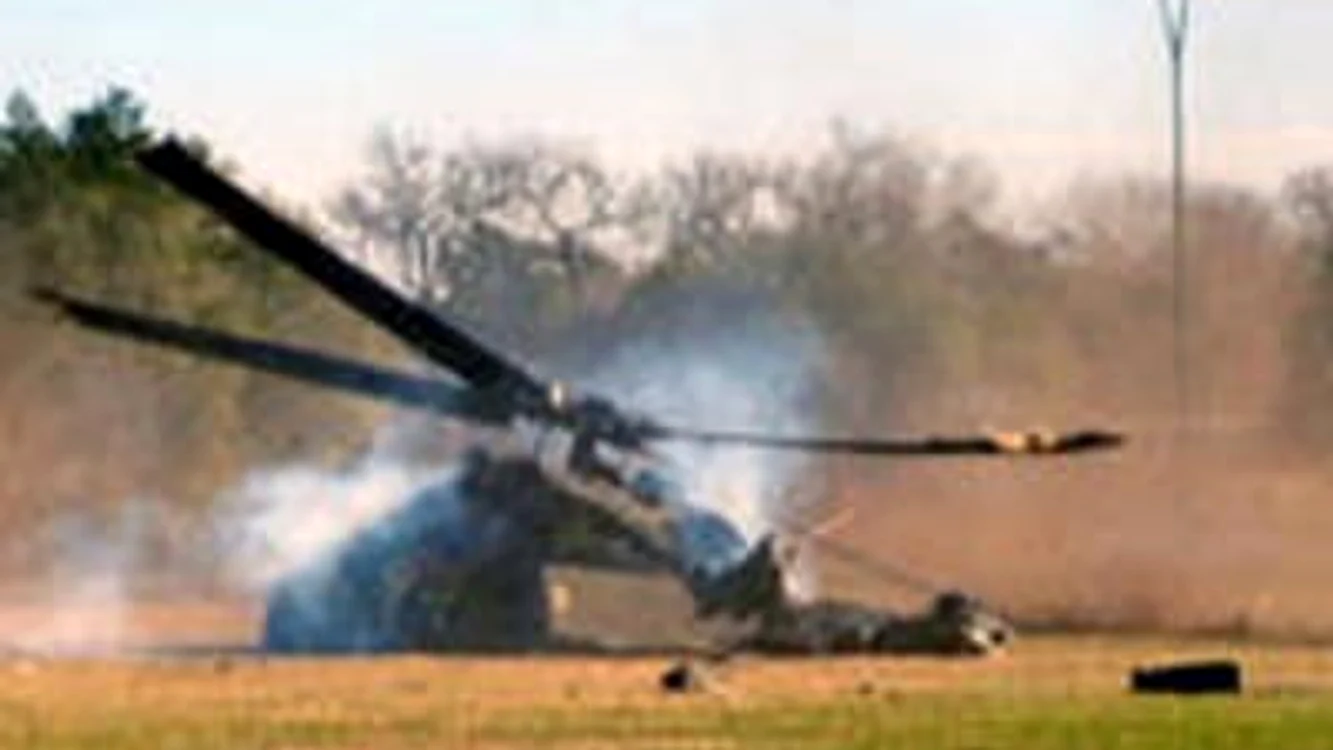 Trei persoane și-au pierdut viața după ce un elicopter s-a prăbușit.