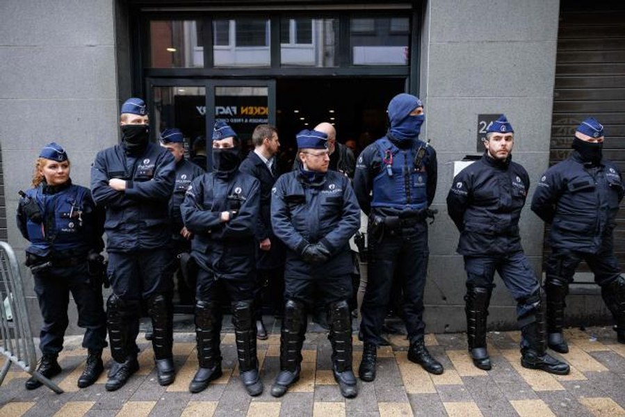 „Cordonul sanitar” împotriva extremei-drepte în Europa. Neașteptate decizii în forță
