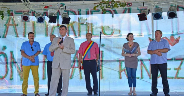 Ziua s-a încheiat cu un bal tradiţional ce s-a desfăşurat la Căminul Cultural din Viile Satu Mare