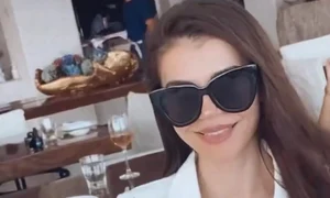 Monica nu s a dezbrăcat la pisicnă jpeg